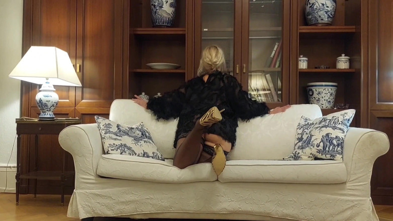 Selena701: Krásná blondýnka Selena pózuje a má sex