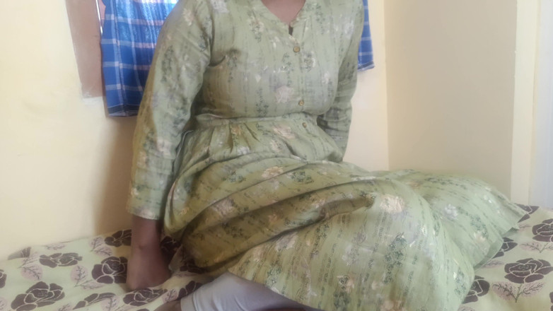 Laxi ammu: Dhivya Chennai universidad 2