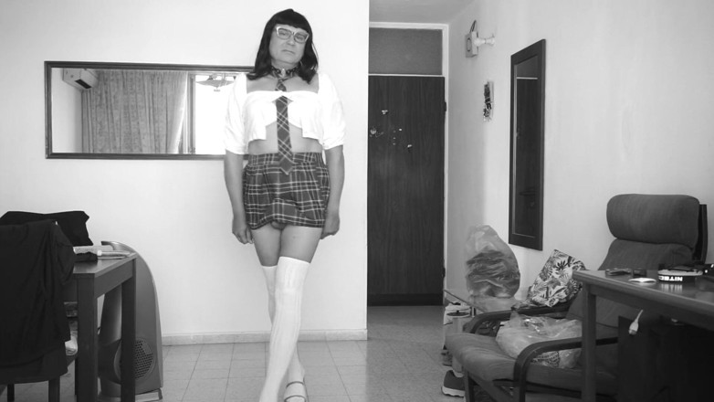 Voyager: 超セクシーな学生装。