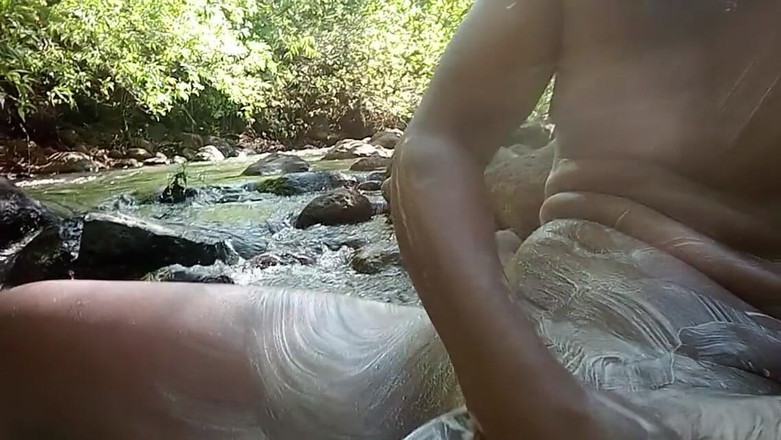 Sexyjayla254: अकेले हस्तमैथुन और बाहर काला लंड निकालना