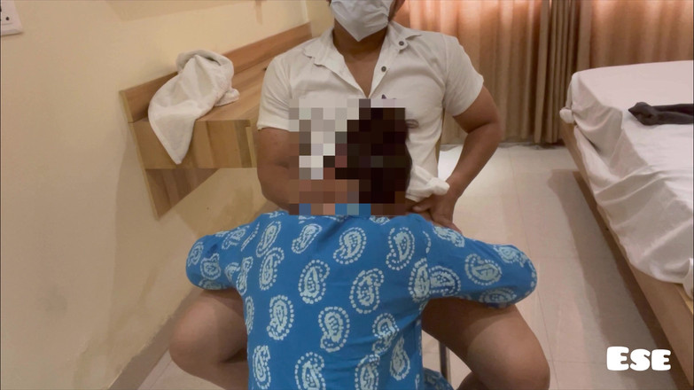 Sammy Sins: Doktor hilft dame und fickt sie