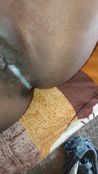 Sexy Annu: 继兄弟射在他继妹的阴户里