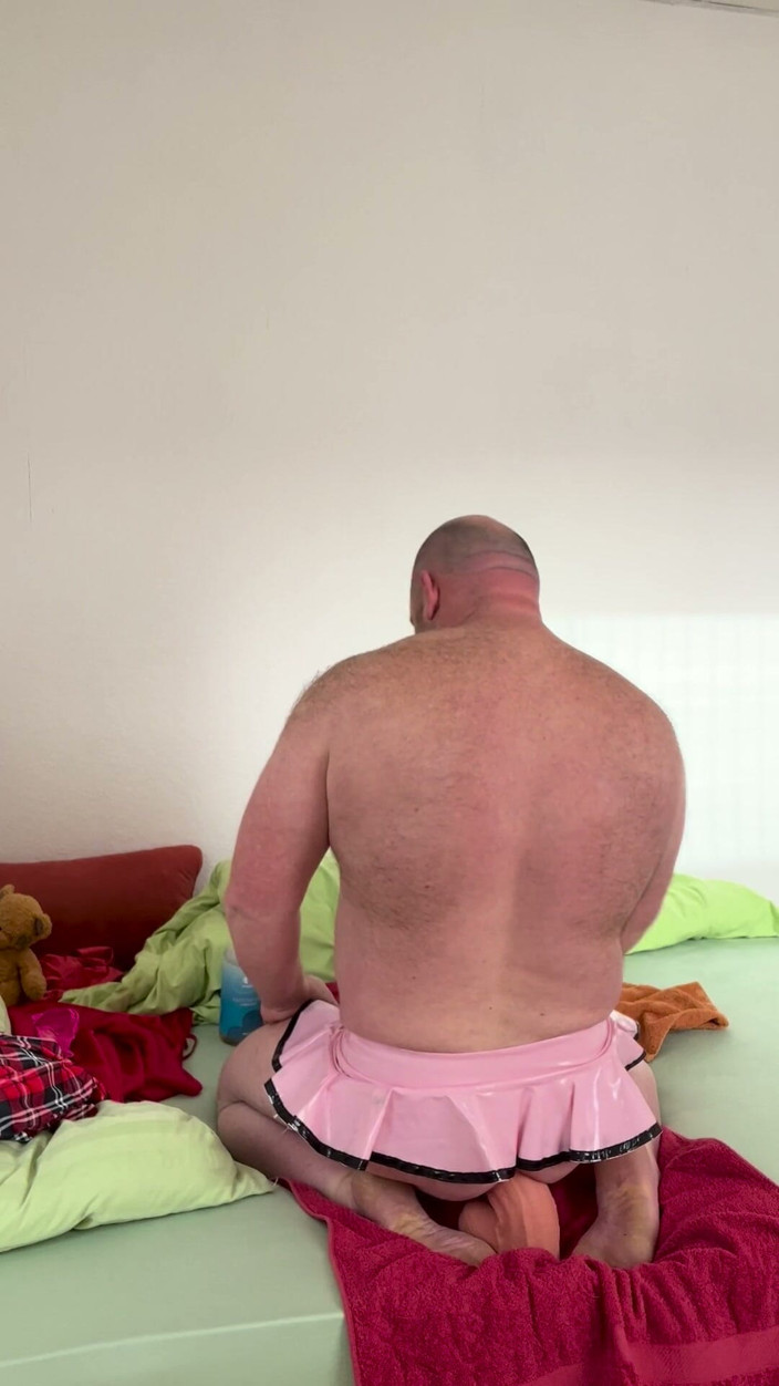Hornyboi079: Big Dildo From Behind, Analstretching