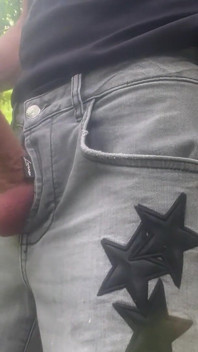Ejaculação enorme ao ar livre de jeans mmmm