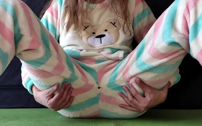 hotiMary: Skinny Teen in Pajama Masturbate Small Tits and Horny Pussy...