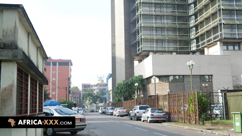Africa-XXX: Anita memulai akhir pekan dengan baik