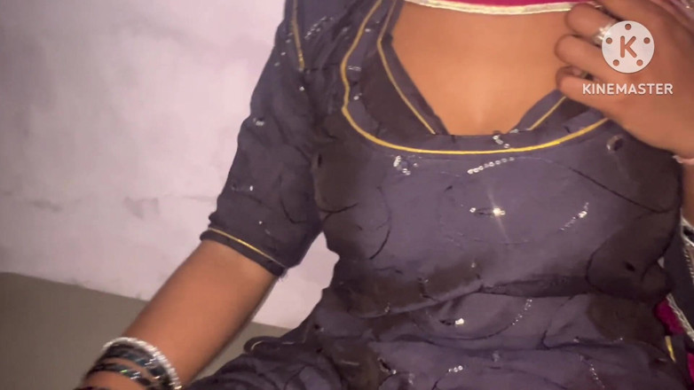 Indianbhabhi141: Індійський баху трахається в її тугу пизду