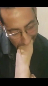 Pareja gresopio en adoración mutua de pies