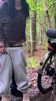 Die Dumme Brünette Hat Im Wald Ein Fahrrad Kaputt Gemacht Und Mit Einer Pussy Für Die Reparaturen Bezahlt! Verdammter Doggystyle