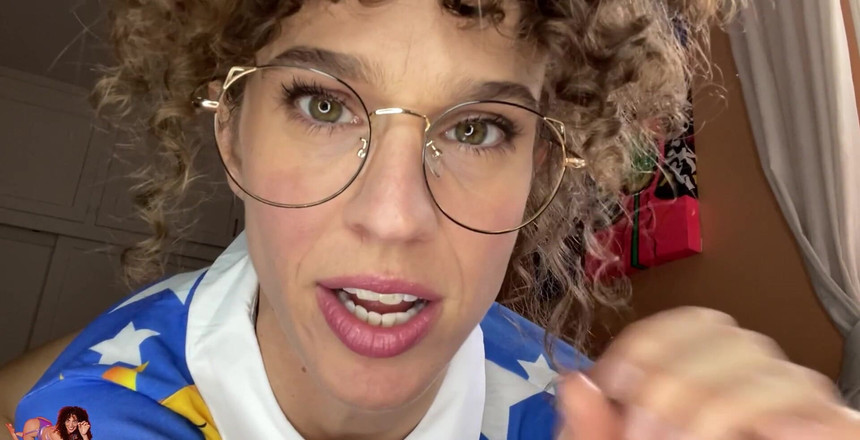 VibeWithMommy: Pani Jizzle sprawia, że jej słodki rogacz pasierb patrzy, jak bierze...