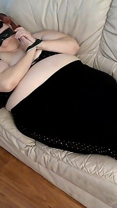 BBW nurse Vicki adventures with friends: 덕트 테이프에 묶인 간호사 Vicki