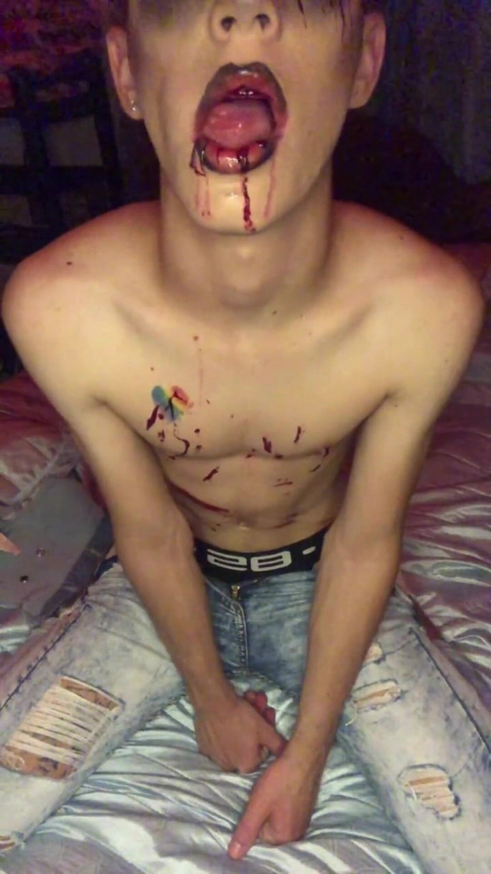 Rent A Gay Productions: Pria Latino Panas Masturbasi dalam suasana Halloween