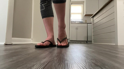 footivities: Flip Flop Modeling E Dita Naturali Penzoloni