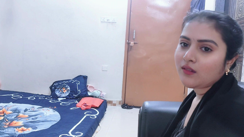 Your-Eshita: Terzi kız evime geliyor ve bana zar zor sikişmeyi öğretiyor