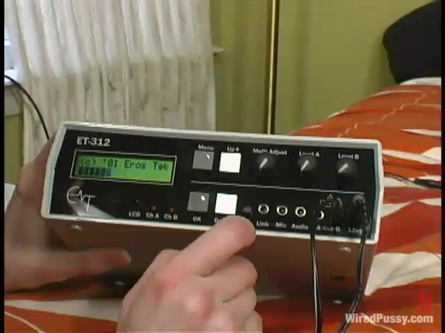 Wired Pussy by Kink: 켄드라 제임스와 리오