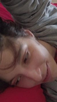 Scopa il mio coinquilino Ethan mi scopa forte e eiacula sulla mia faccia