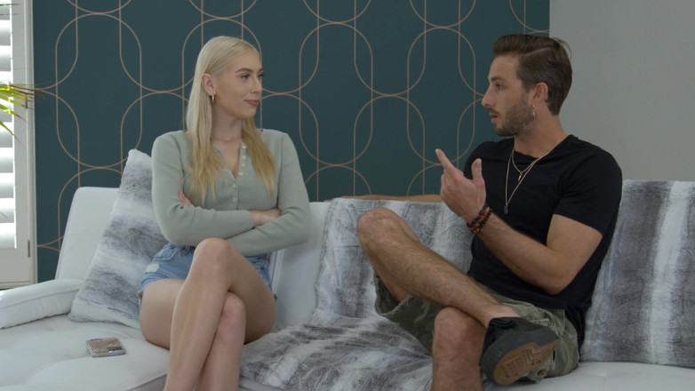 Reality Junkies: Niñeras tetonas escena 2: nena tetona ama la polla
