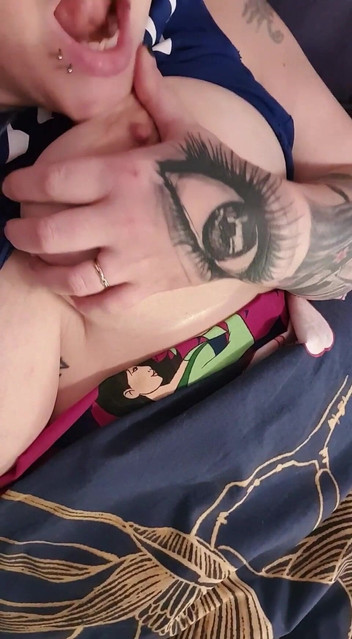 Livie Blainn: Lazy Bed Pagi