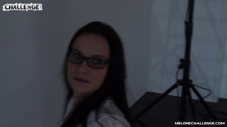 Melone Challenge: Busty gwiazda porno Mea Melone próbuje nowicjusza, który się nie...