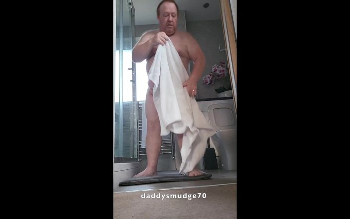 Daddysmudge: Il papà si asciuga dopo la doccia