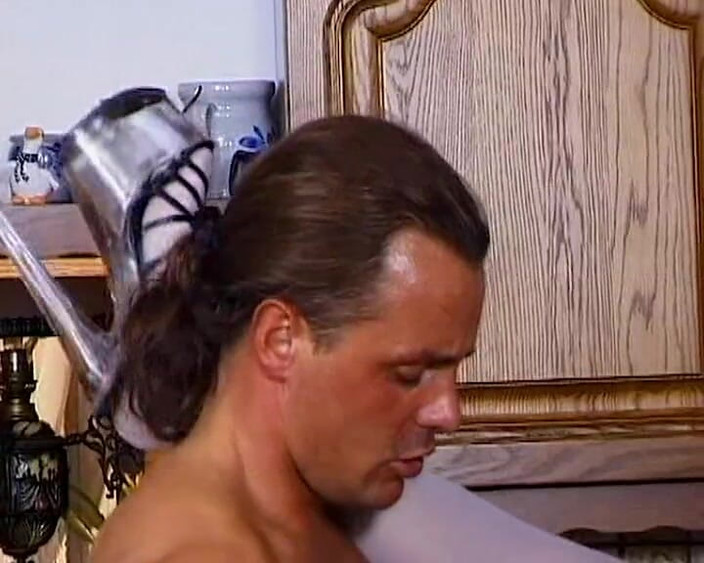 BB Video - Old School: Duitse amateur-tiener trio vmm met een brunette babe