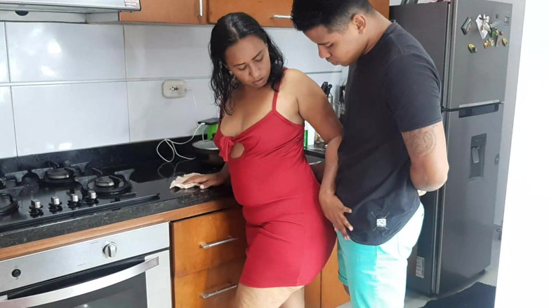LanaKumari: Geile wol zuigt mijn pik in de keuken