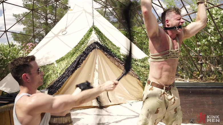 Taken rough: Brian Bonds ve Quin Quire acemi