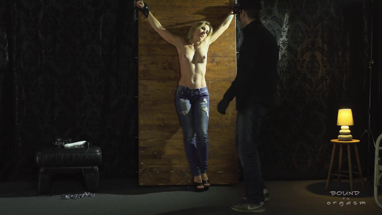 Bound to Orgasm: มินนี่มังงะกำลังเดือดร้อน