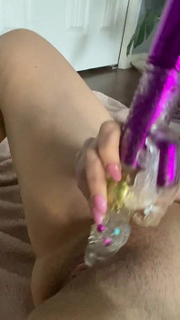 Orta yaşlı seksi kadın tavşan vibratör bakış açısı