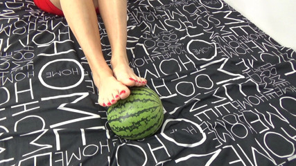 AnnaBUST: Watermelon Games