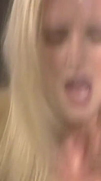 Retro anální penetrace se sexy blondýnou