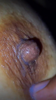 La mia sorellastra sexy mi ha permesso di giocare con il suo corpo aperto, tette e figa