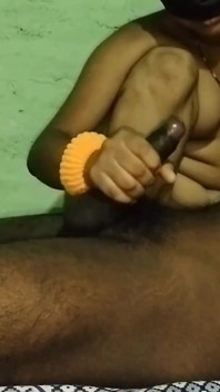 Romence si tante seksi india lagi asik nyepong kontol