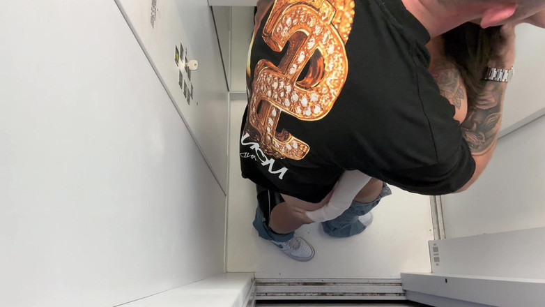 Rossa Vaxx: Kami Bercinta Di Lif Dan Jiran Menangkap Kami