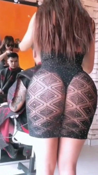 Aimerais-tu Me Voir Dans Cette Robe Qui Met En Valeur Mon Corps Et Qui Te Rendra Super Excitée D’être En Moi?