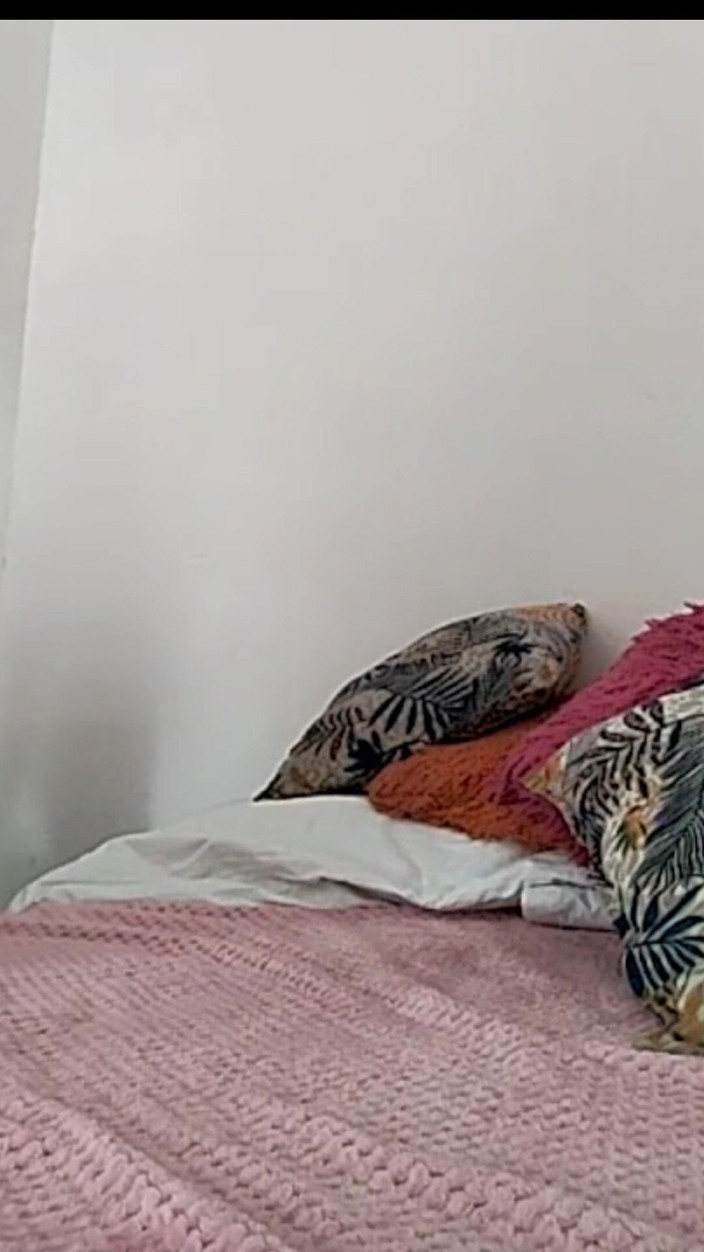 Yessika Baker: MILF Si Masturba in Cam per Il Suo Amante