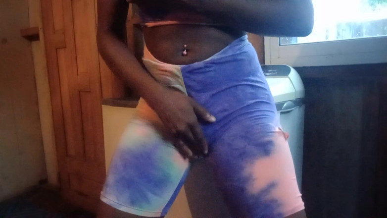 Super sexy ebony cuties: Menggesel pepek saya menggoncang pantat saya membonggol peti ais saya