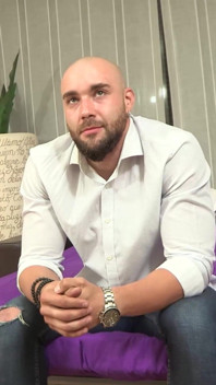 Questo ragazzo classista scopa con la sua prima latina e le viene in bocca. una lezione di umiltà per Lui