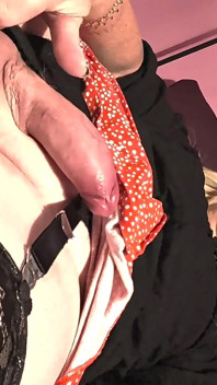 Horny Nikki Squirts