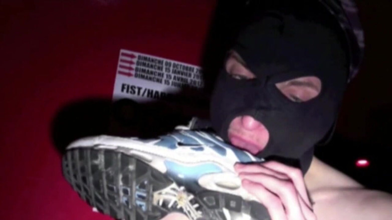 Sneaker gay: Шлюшка унижает 2 топовых паренька в кроссовках