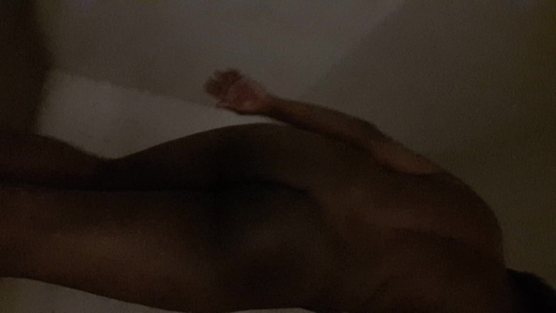 Indianexhib: Caminata desnuda exhibicionista en el pasillo del apartamento y el área...