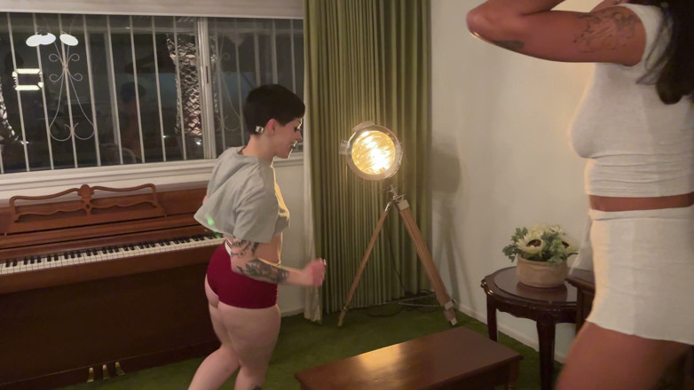 Natasha Carter: Giantess Lifts and Carries 5ft2 Nonbinary Babe