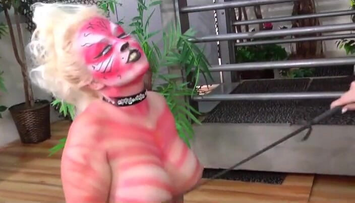 Lesbian Illusion: Lésbica peituda gata lambendo buceta