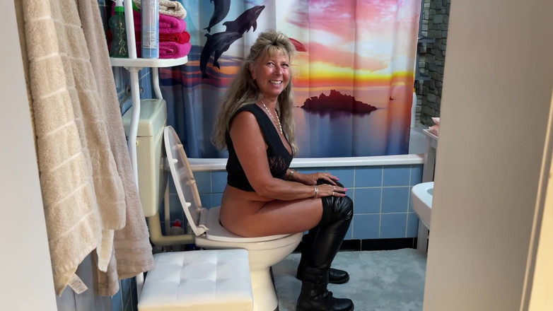 SweetSusi: Rozhovor na záchodě s přítelkyní