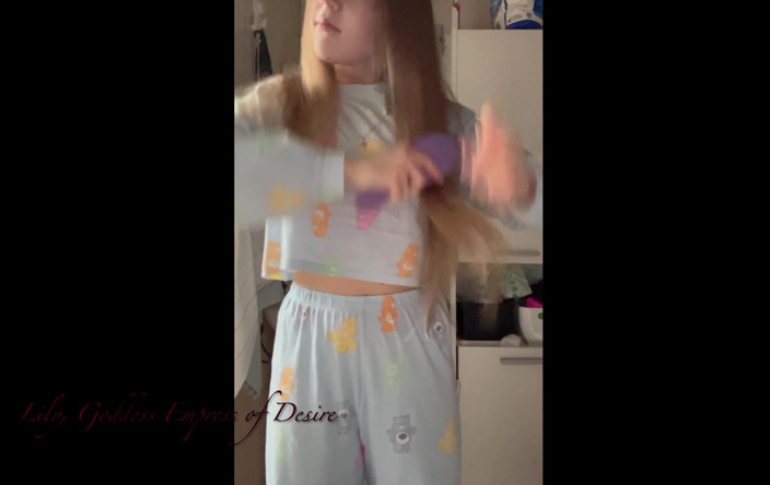 Lily, Goddess of Desire: Strip-tease parfait pour ados
