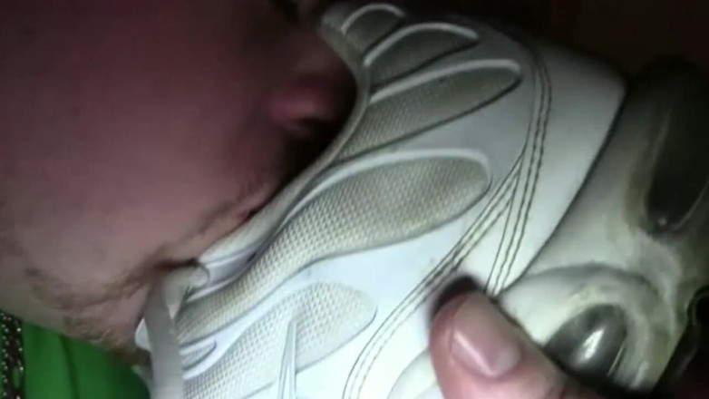 Sneaker gay: Leo Senthy fucked bareback in jockstrap by Tim Cosla