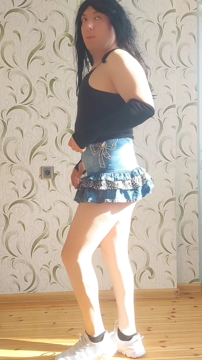 Kitty_Cross: Cheerleader mit dickem hintern femboy sucht nach BBC-gruppe von typen...