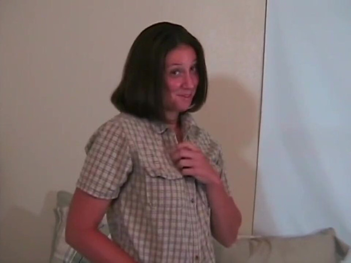 Real Home Made: Hot amateur girl takes the cock in the ass!