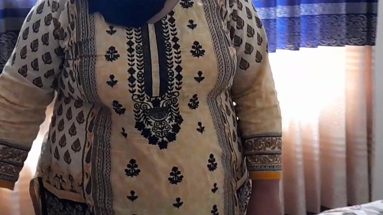 Aria Mia: デパリおばさんが部屋を掃除していたときに義理の息子に犯された!