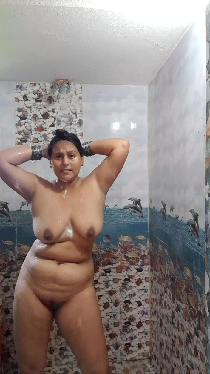 Puja555: Desi Bhabhi Chuveiro